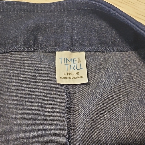 Like New Time and Tru Veey Stretchy Elastic Waistband Dark Blue Denim Shorts Lg - Picture 2 of 8